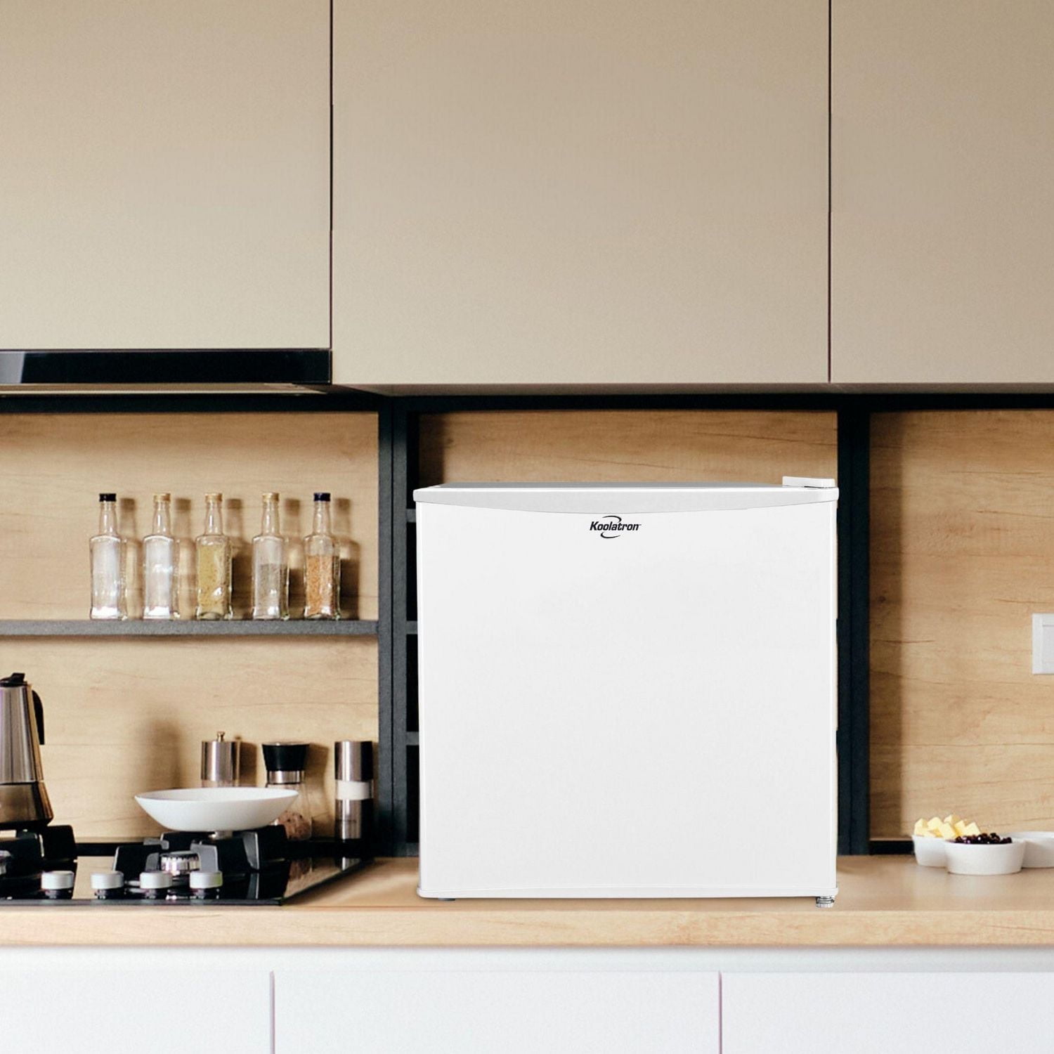Koolatron Frigo Compact à Compresseur 1,7 pi³ avec Congélateur, 47L, Blanc, Refroidissement Économe en Énergie pour Espaces Réduits