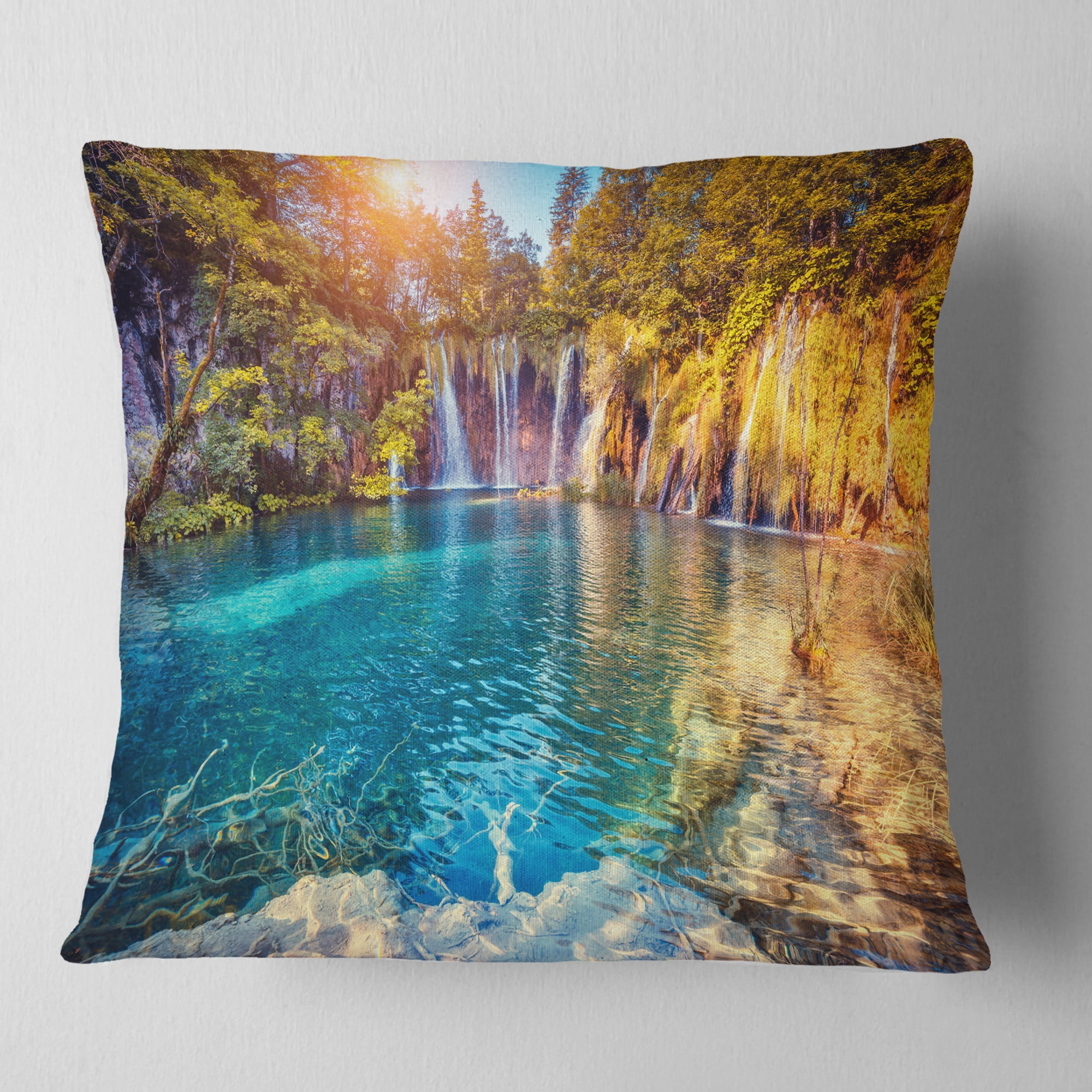 Designart Turquoise Water and Sunny Beams - Landscape Photography Throw Pillow - 16x16