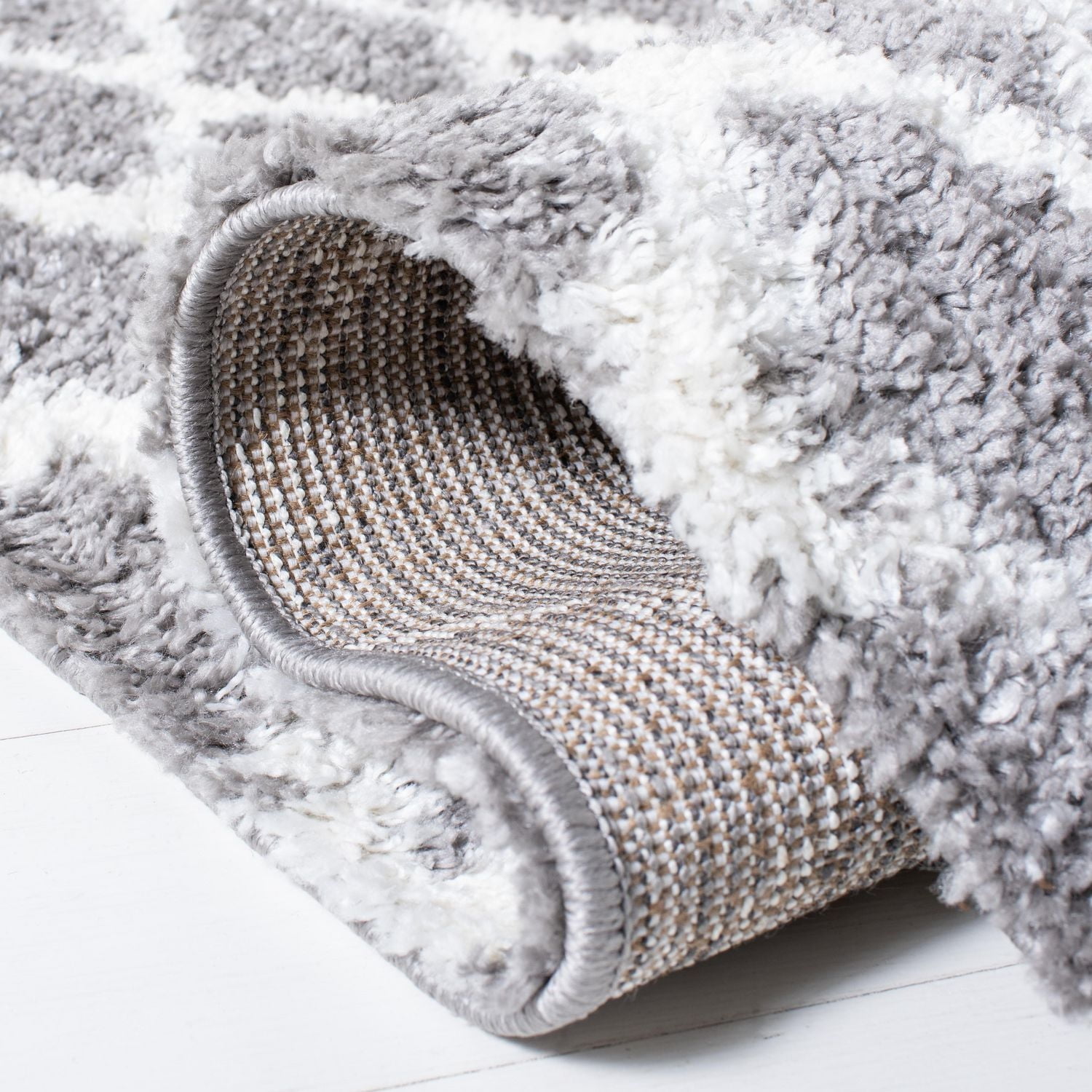 SAFAVIEH Berber Tanner Geometric Diamonds Shag Area Rug