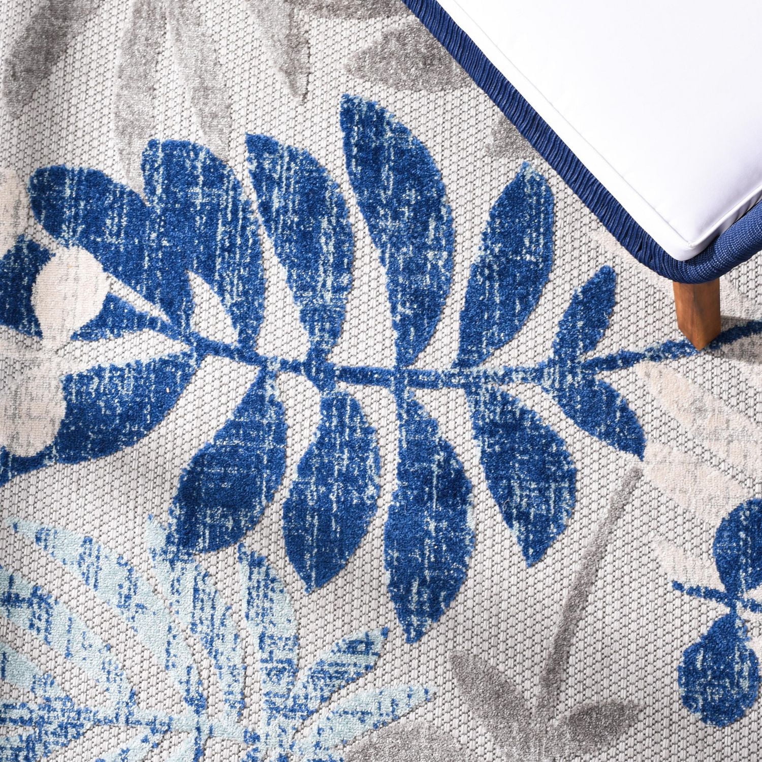 SAFAVIEH Cabana Elouise Floral Indoor/Outdoor Area Rug