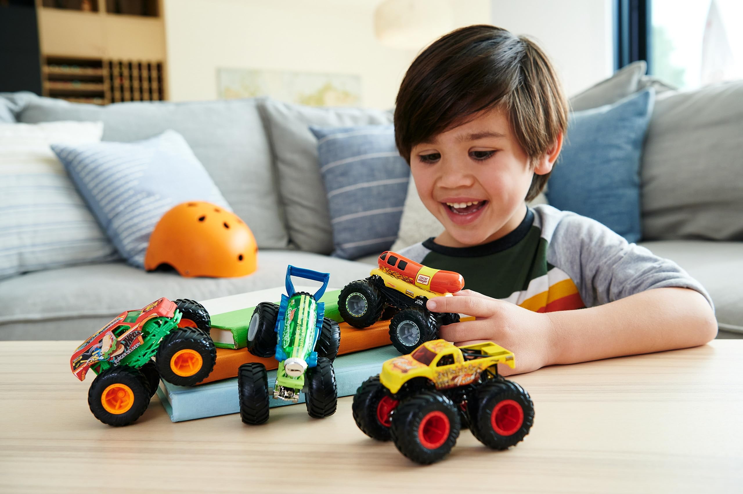 Hot Wheels Monster Trucks Set of 4, 1:64 Scale 4-Pack of Toy Trucks, Collectible Vehicles (Styles May Vary)