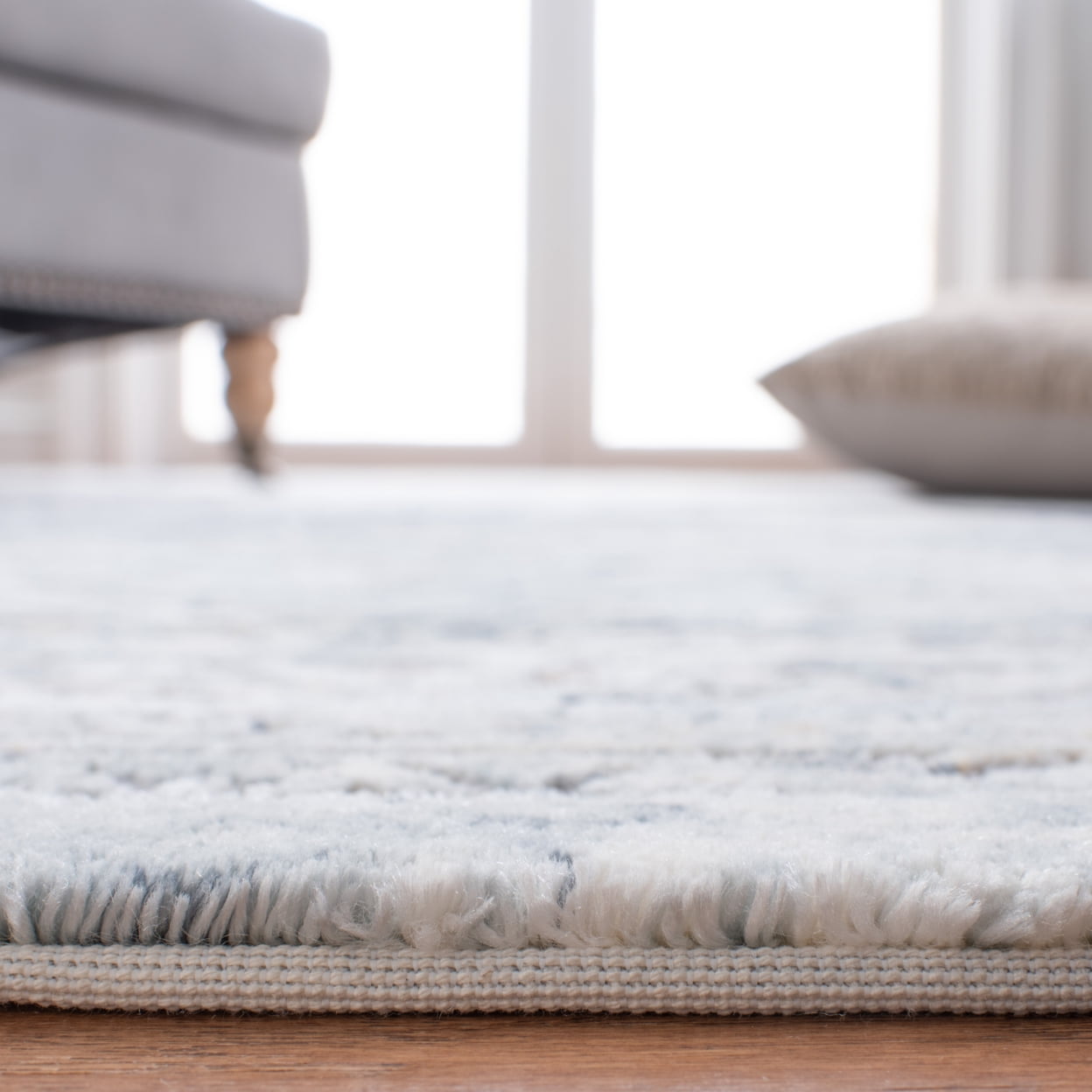 SAFAVIEH Martha Stewart Luanna Distressed Floral Runner Rug, Cream/Blue, 2'2" x 8'