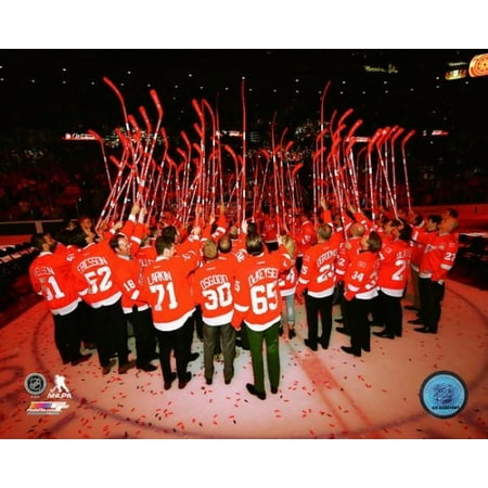 - The Detroit Red Wings salute the crowd- Last game at Joe Louis Arena- April 9 2017 Photo Print