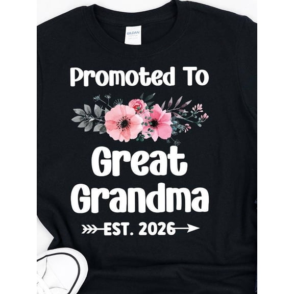 Promoted To Great Grandma EST 2026 Floral Graphic T-Shirt - Cute Retro Grandmother Pregnancy Announcement Tee - Gift for Nana Women Black Short Sleeve Cotton Top