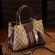 thumbnail image 1 of Bolsos de mujer, nuevos, populares, de moda, versátiles, tipo mensajero, de gran capacidad, con temperamento, para mujer, Guangzhou, 1 of 5