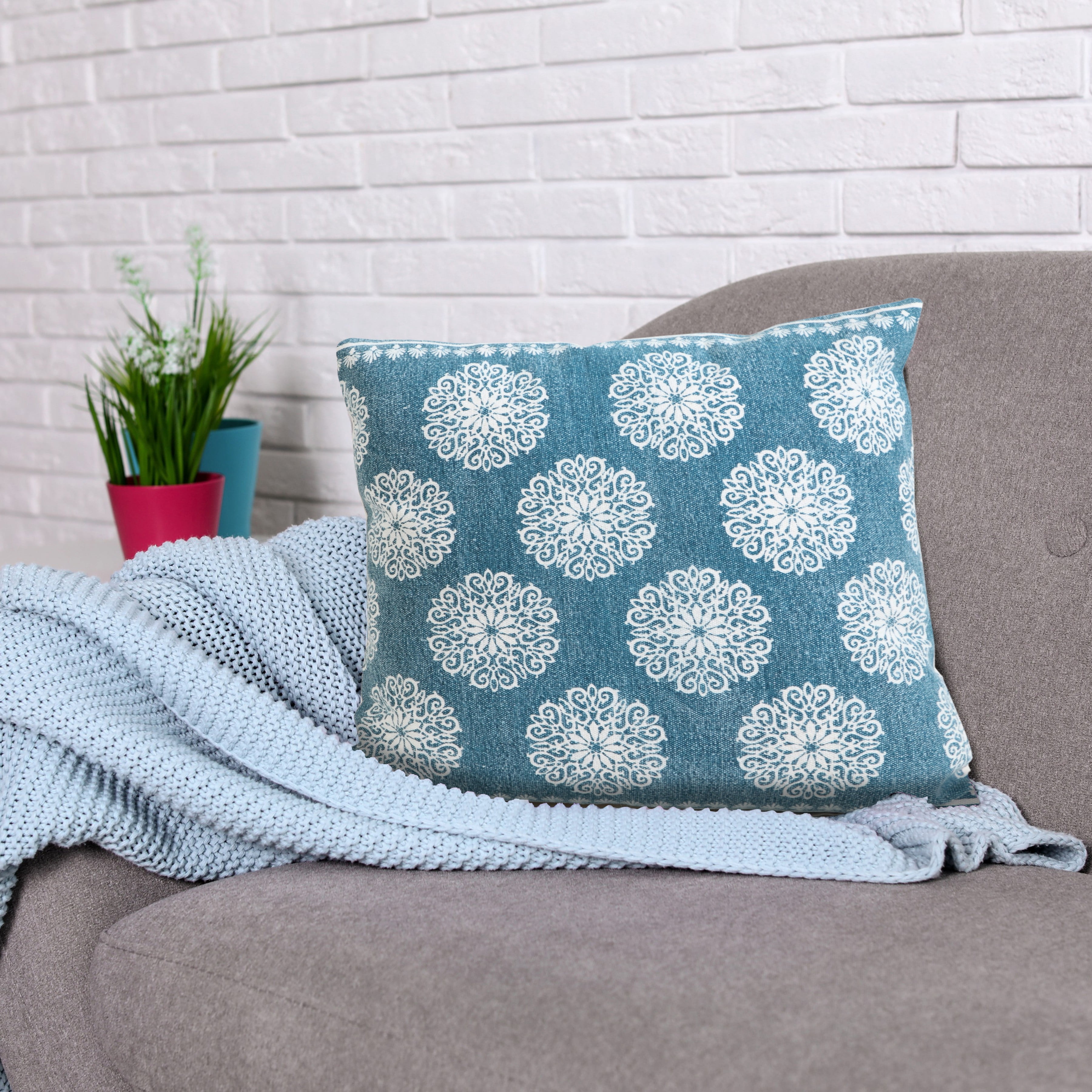 Ox Bay 20" x 20" Hand-Woven Blue/ White Floral/Botanical Organic Cotton Pillow Cover