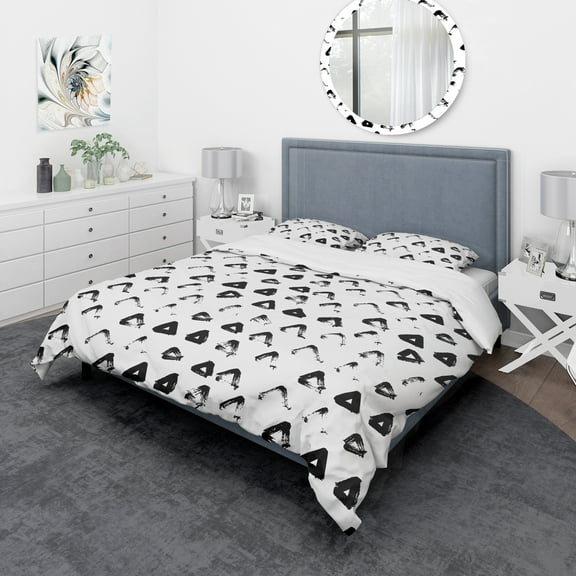 Designart 'Hand Painted Black triangle on White Background' Modern & Contemporary Duvet Cover Set