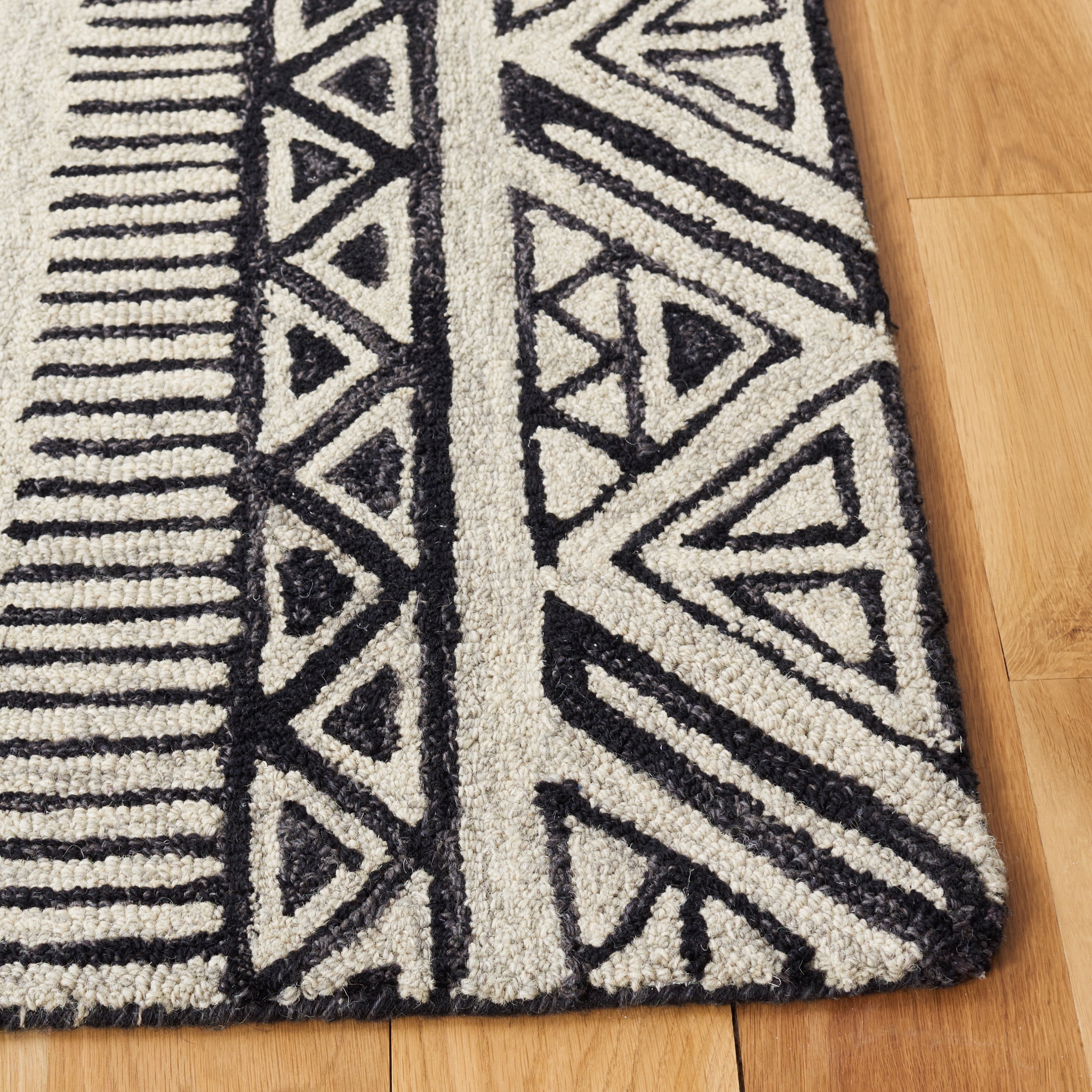 SAFAVIEH Metro Andrew Diamond Area Rug, Black/Beige, 5' x 8'