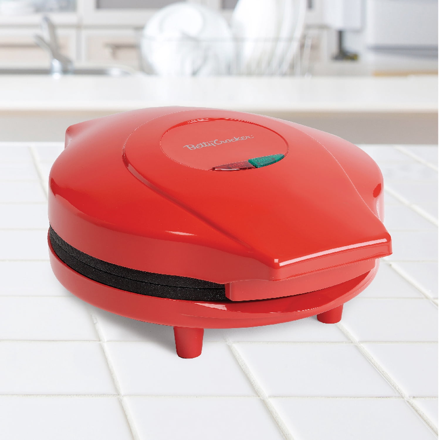 Betty Crocker 8-In. Indoor Electric Travel Nonstick Pizza Maker Plus with Insulated Travel Bag (Red)