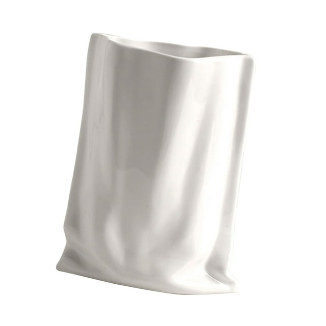 florero de cerámica hermoso de lujo ligero de para bnca zulema jarrón de ceramica Jarrón de cerámica color leche blanca, vista 3/4 frontal con silueta rectangular y boca ancha e irregular; superficie vidriada con textura plegada y baño galvanoplástico, tamaño aprox. 20x13x23.5 cm; ideal como pieza central para decoración del hogar, bodas o cafeterías y apto para flores secas o ramas decorativas.