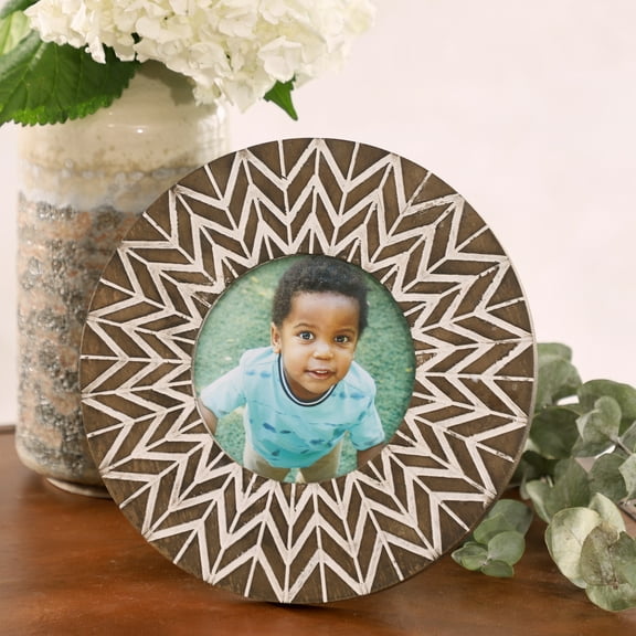 DecMode Round White & Natural Carved Wood Picture Frame w/ Chevron Pattern, 9”