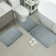 thumbnail image 1 of Fiudx Juego de Alfombrillas de Baño de Franela, Tela Suave y Agradable para La Piel, Esponja Gruesa Absorbente, Diseño Antideslizante, Absorción de Agua, Decoración de Baño para El Hogar, Ideal para, 1 of 3
