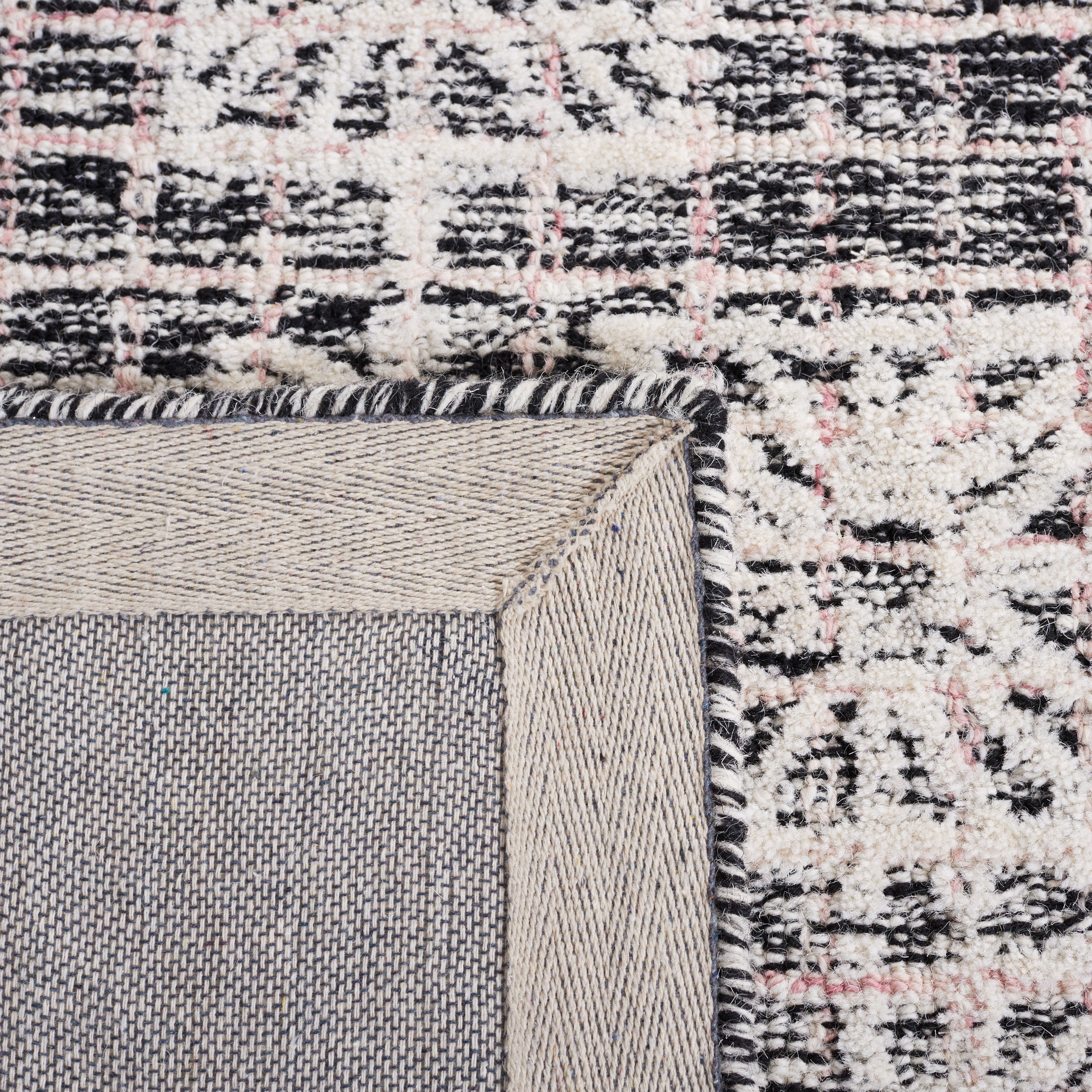 Safavieh Metro Yolonda Distressed Area Rug, Black/Ivory, 6' x 6' Round