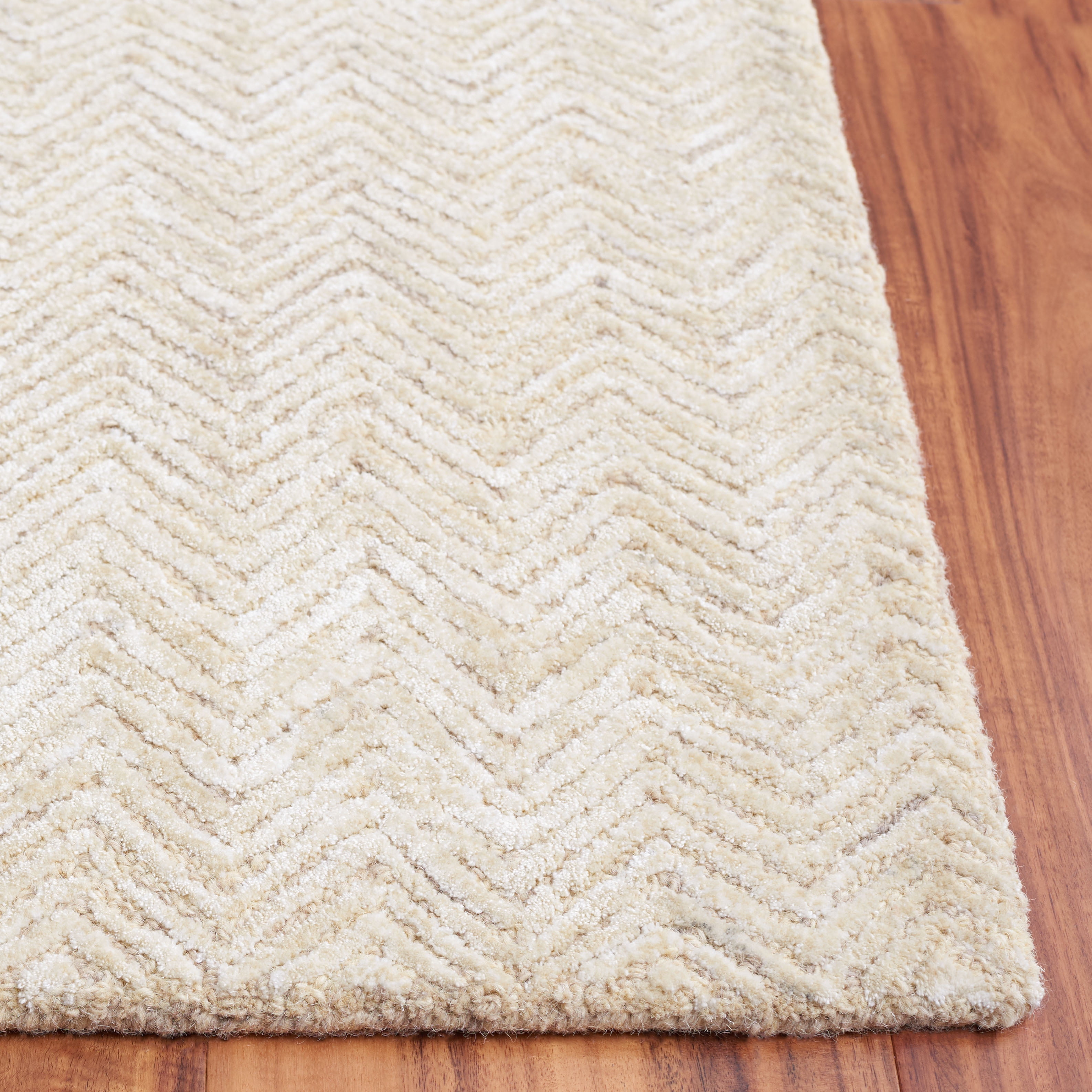 SAFAVIEH Glamour Flanagan Wavy Striped Area Rug, Gold/Ivory, 5' x 8'