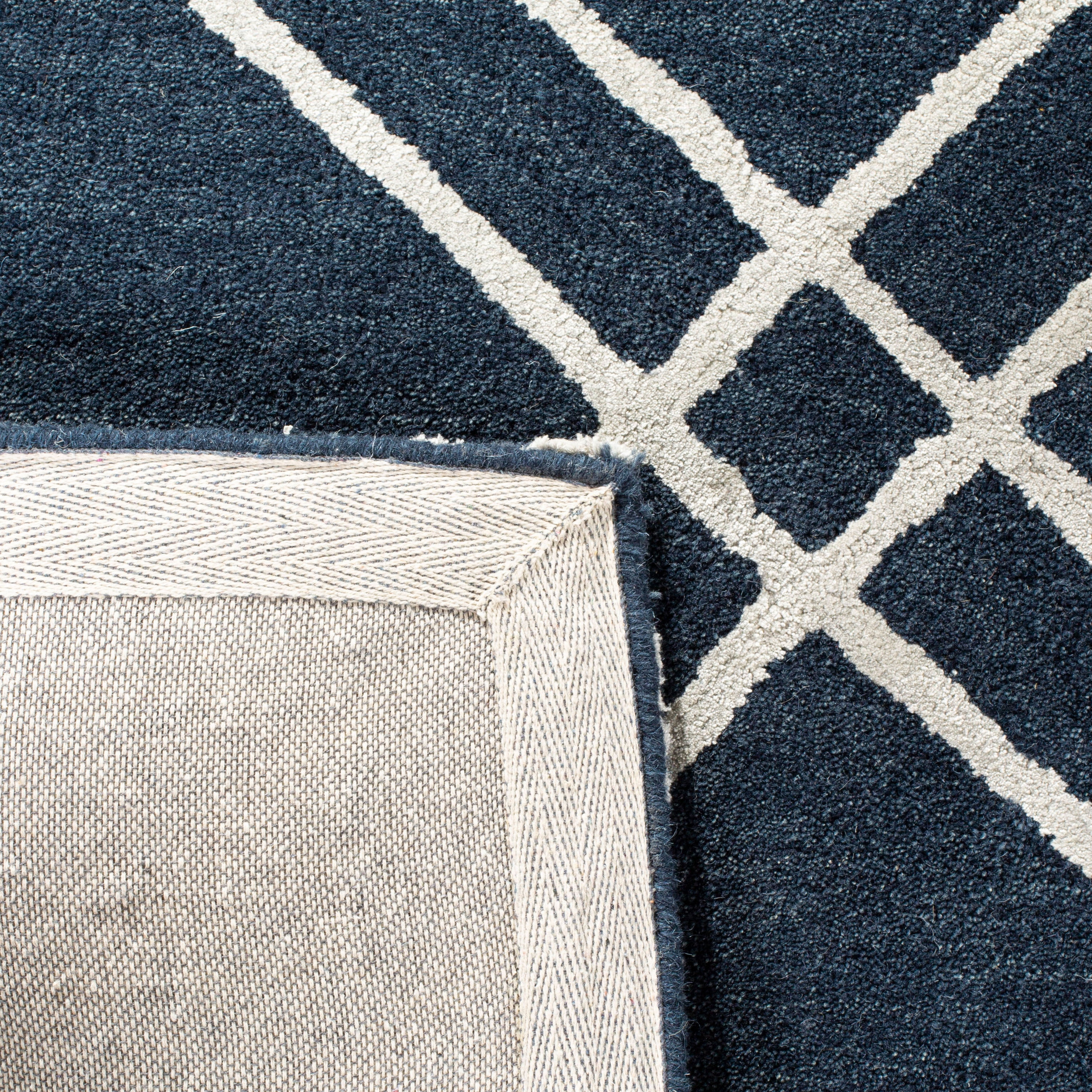 SAFAVIEH Himalaya Maralyn Geometric Wool Area Rug, Navy/Silver, 4' x 4' Round