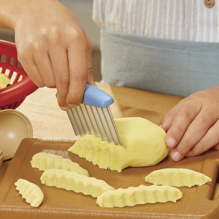 Little Tikes Creative Chefs Cheeseburger & Fries Kit with Mix