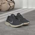 thumbnail image 2 of Zapatillas de entrenamiento Nike Flex Experience Run 11 negras 8.5 para hombre, 2 of 4