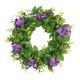 thumbnail image 1 of Corona de flores artificiales para colgar en la pared, 45 cm, para puerta de entrada, redonda, con hojas verdes. Corona Violeta (Púrpura), 1 of 9