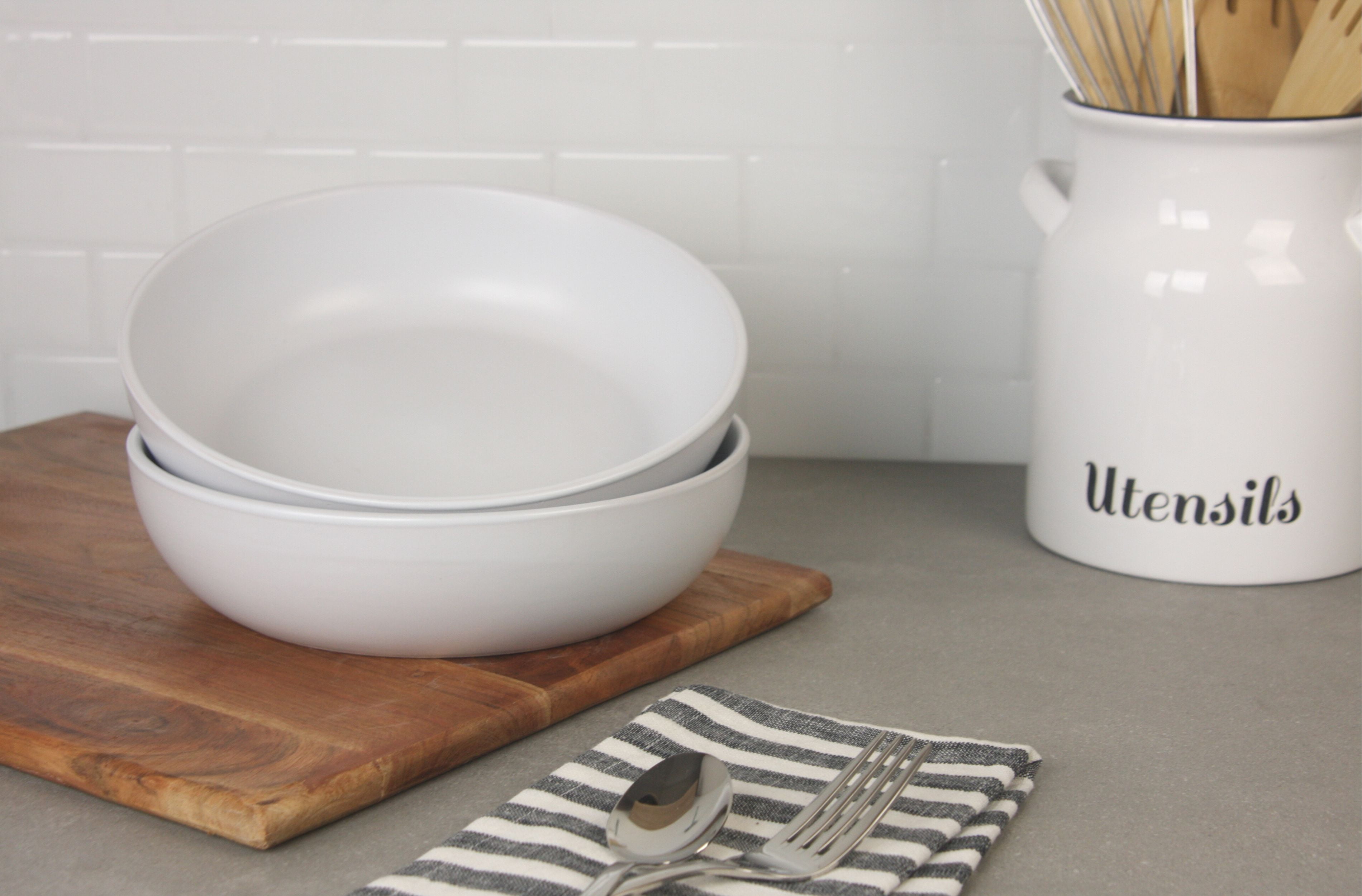 10 Strawberry Street Wazee Matte 9"/48 oz Serving Bowl, Set of 2, White