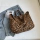 thumbnail image 4 of Bolso de lona de leopardo para mujer, bolso de lona de un solo hombro, bolso multifuncional de lona para mujer nuevo 2024, 4 of 5