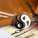 thumbnail image 3 of Collar Ying Yang, joyería 2 piezas Tai Chi Yin Yang colgante collar rompecabezas amistad separable amor pareja cadena de aleación hombres mujeres regalo (blanco y negro) ER, 3 of 5
