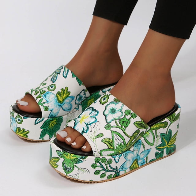 WIZUTIZ Chaussures de Douche pour Femmes Marche Décontractée Rétro Sandales d'Été à Talons Plateforme Sandales de Plage à Enfiler Sandales d'Extérieur Respirantes Coussin pour Dames Cadeaux d'Anniversaire pour Maman
