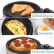 thumbnail image 5 of Multi Baker Deluxe: Hornear es fácil. Electrodoméstico con control de temperatura. 3 sartenes intercambiables para asar, hornear y hacer postres. Queso a la parrilla, tortillas, pizzas, sándwiches, ca, 5 of 5