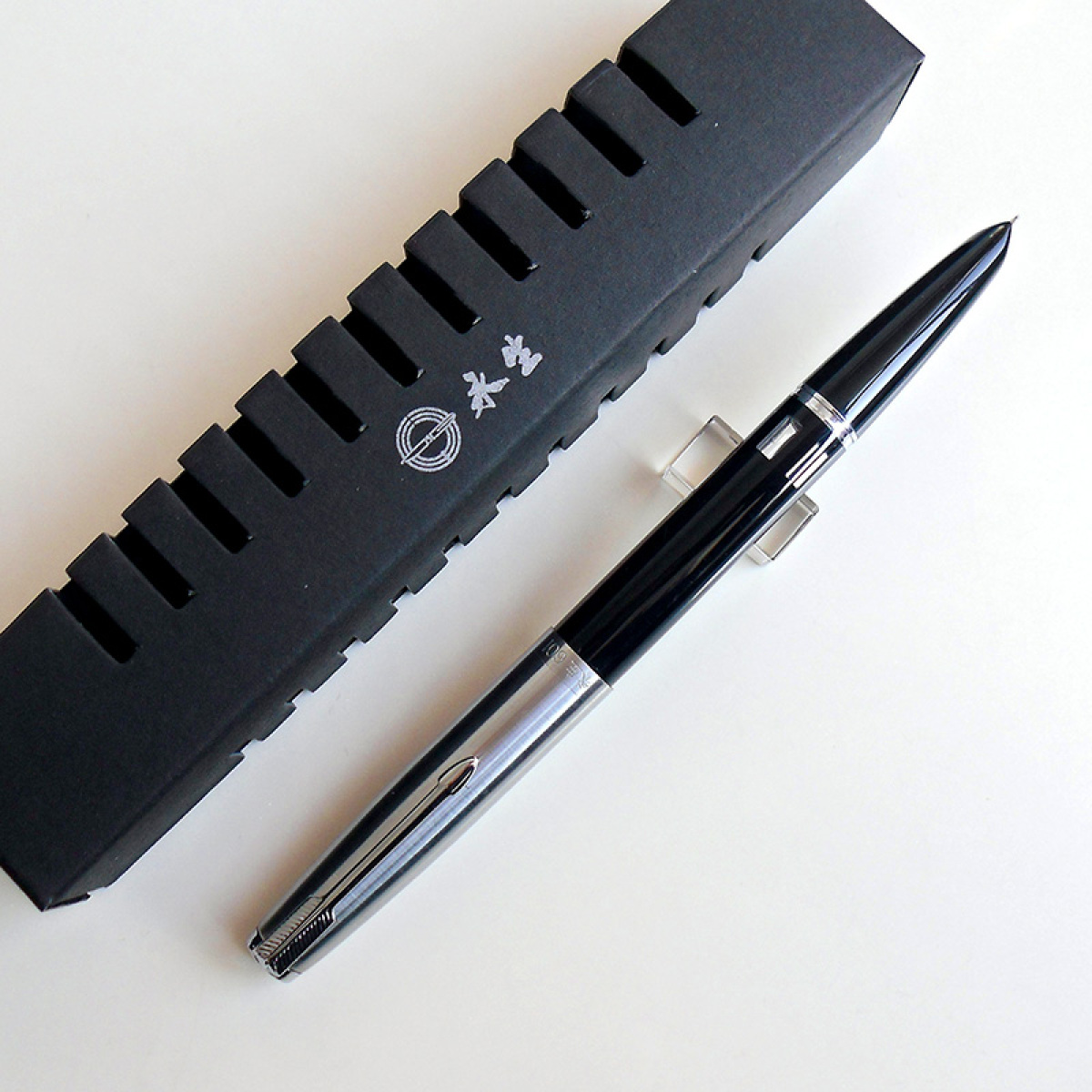 1 x Fountain Pen , esin Body Steel Push Cap Vacumatic Fountain Pen F Nib 0.5MM With Ink Window
