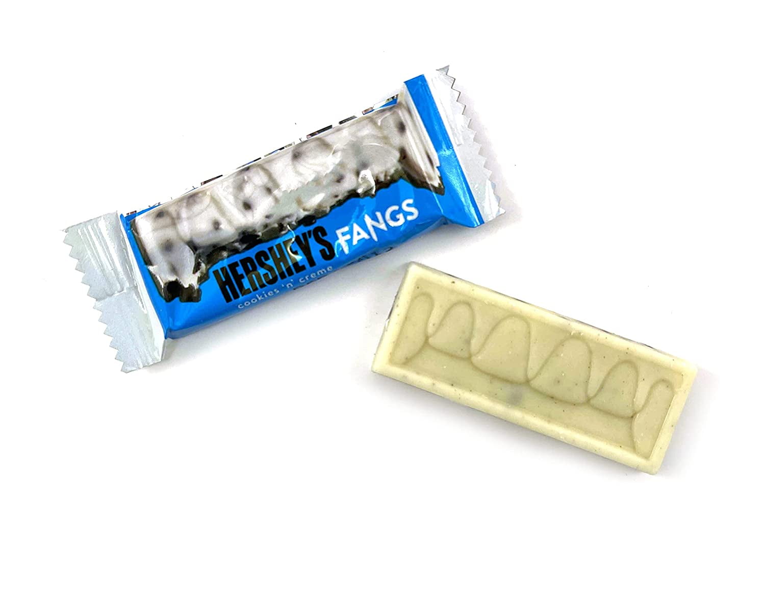 HERSHEY'S FANGS COOKIES 'N' CREME Snack Size Candy Bulk Candy Pack, 4 Pounds