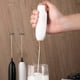 thumbnail image 1 of Batidora de café con leche inalámbrica portátil | Empuñadura ergonómica antideslizante | Velocidad ajustable hasta 12.000 RPM | Mezcladora portátil compacta recargable con accesorio de mezcla | 23,6, 1 of 6
