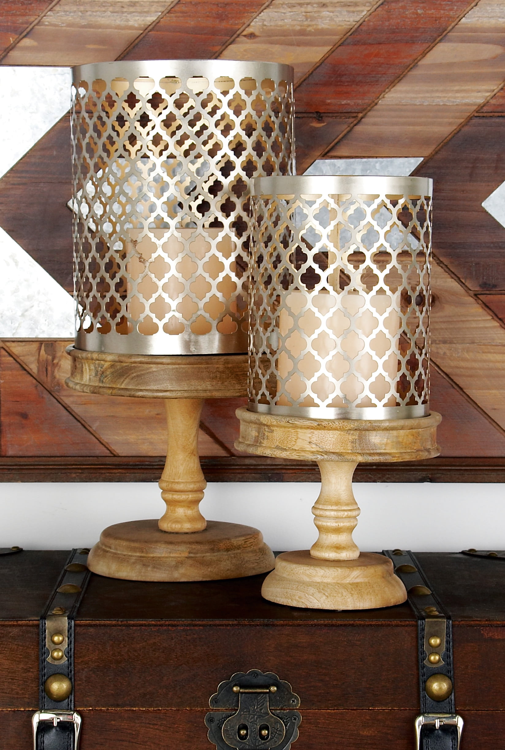 DecMode Set of 2 contemporary 14 and 18 inch quatrefoil design iron and