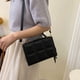 thumbnail image 4 of Nuevo bolso de hombro de moda de cuero artificial, bolso cuadrado pequeño con forma de rombo, 4 of 5