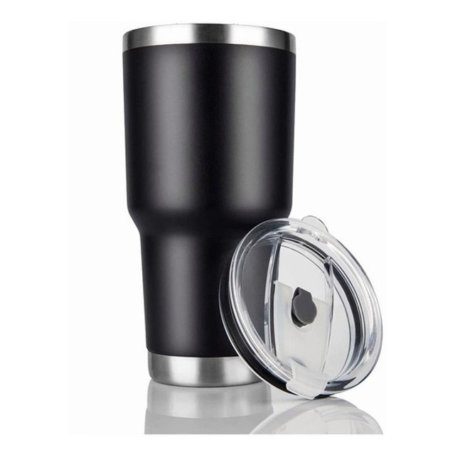 vaso térmico luxhome 30 oz acero inoxidable color negro, vista 3/4 con tapa antiderrame transparente junto al vaso; cuerpo con recubrimiento powder coated negro y doble pared, borde y base en acero pulido, orificio para popote visible; apto para café, té o agua en oficina y deporte.
