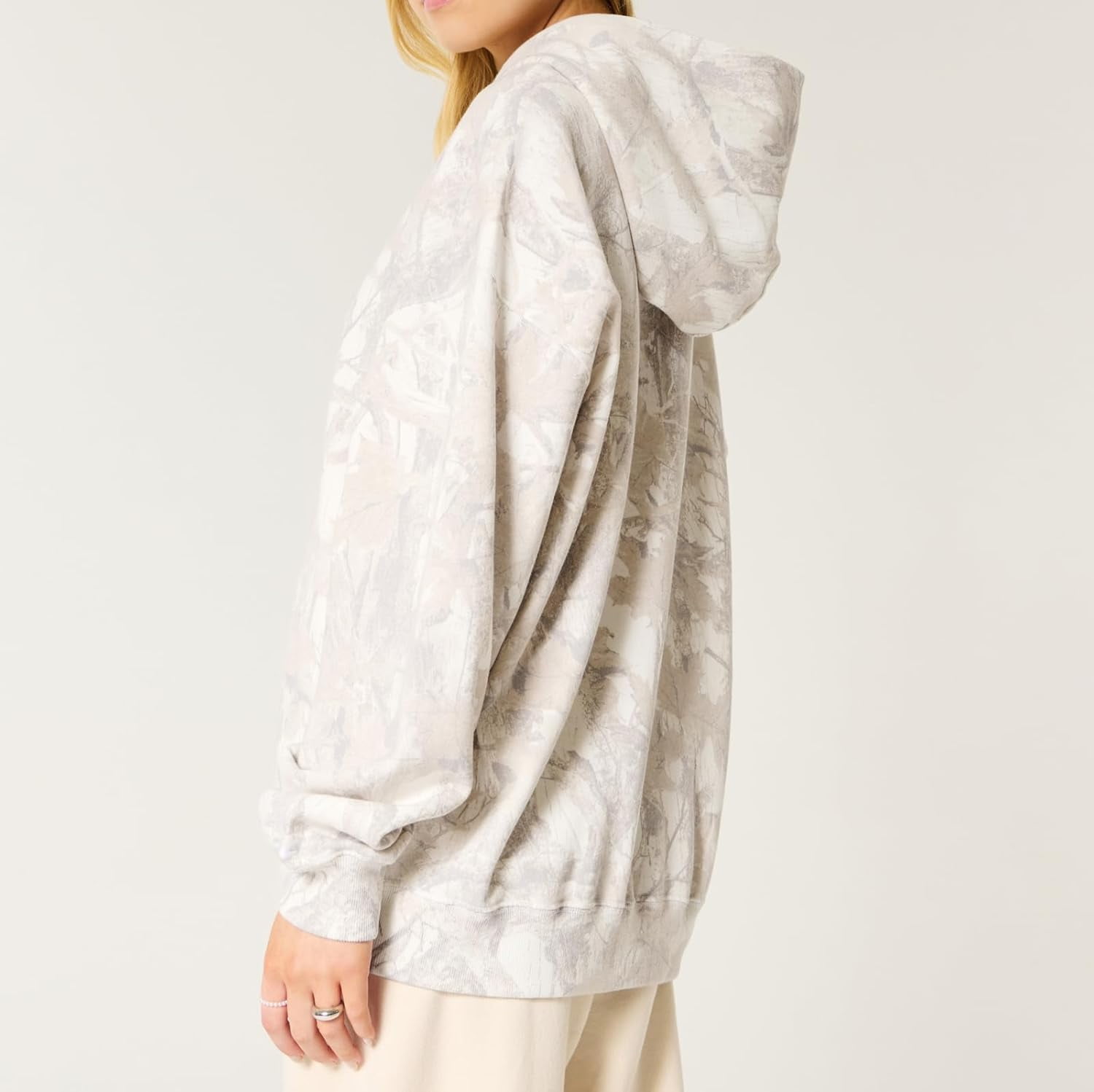 Women Camo Hoodies Maple Leaf Oversized Fleece Hooded Sweatshirt Loose Long Sleeve Pullover Top with Pocket Couple