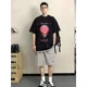 thumbnail image 3 of Conjunto de dos piezas de camiseta y pantalones cortos de algodón con estampado gráfico para hombre, estilo coreano 2024, ajuste regular, atuendo básico, 3 of 5