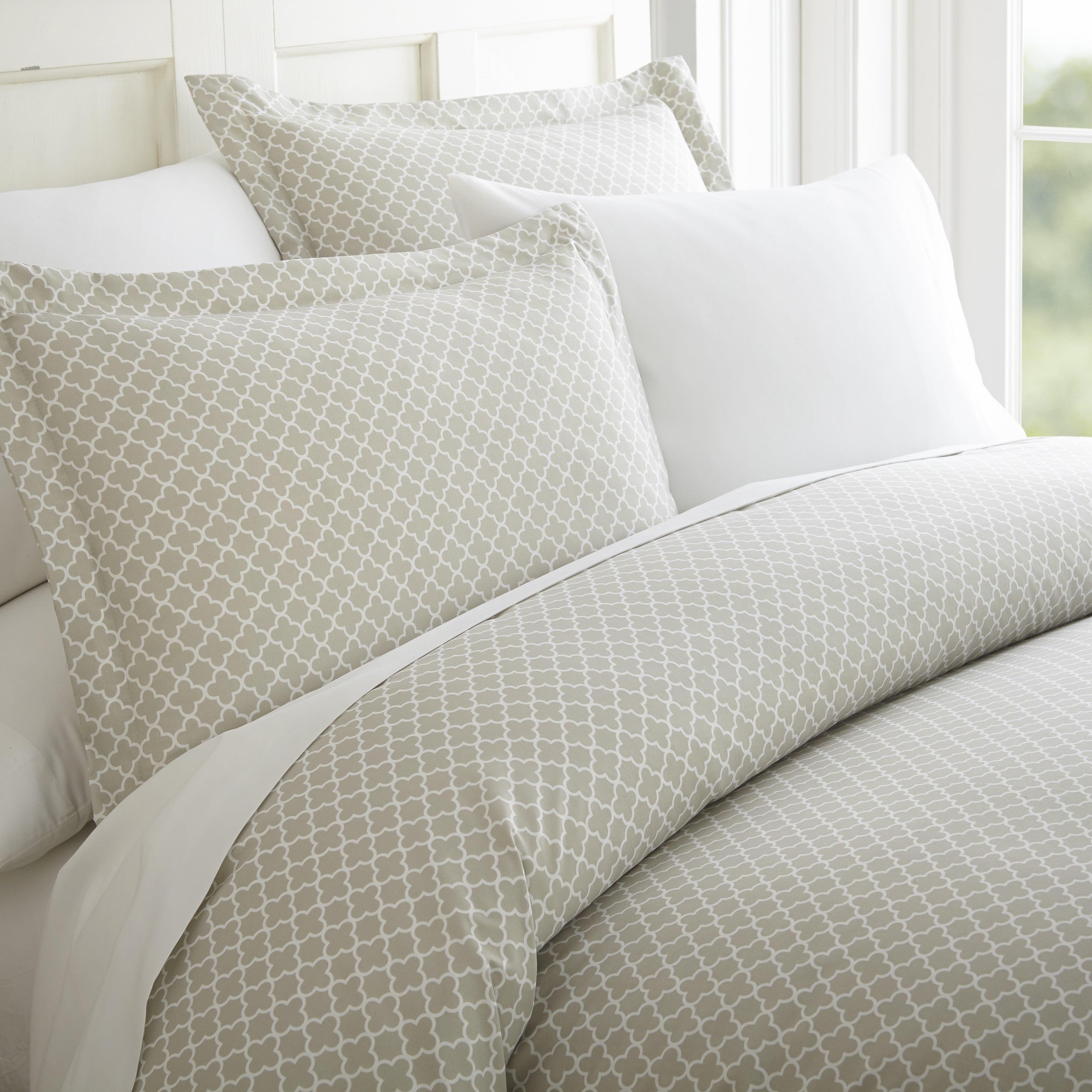 Soft Essentials Premium Ultra Soft Quadrafoil Pattern 3 Piece Duvet Cover Set