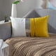 thumbnail image 3 of Funda de almohada bronceadora para el hogar, terciopelo suave y cálido, 2 uds., 3 of 6