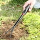 thumbnail image 1 of Rastrillo de Mano Qazbgdl de 3 Dientes para Jardinería | Herramienta de Deshierbe de Acero Templado | Mango de Fibra de Vidrio Resistente | Rastrillo de Jardín Negro de 14.17 Pulgadas para Verduras y, 1 of 6