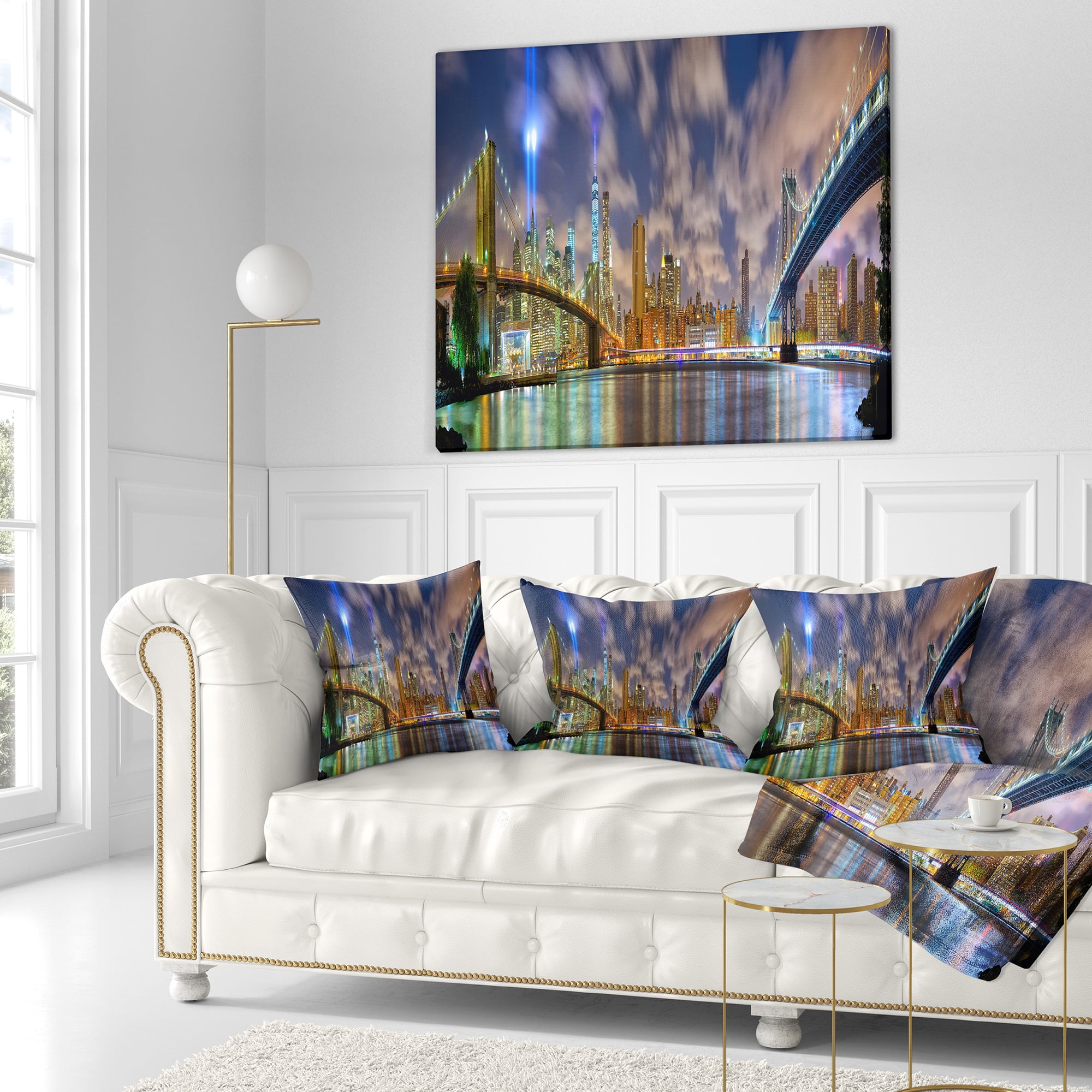 Designart Manhattan in Memory of September 11 - Cityscape Throw Pillow - 18x18