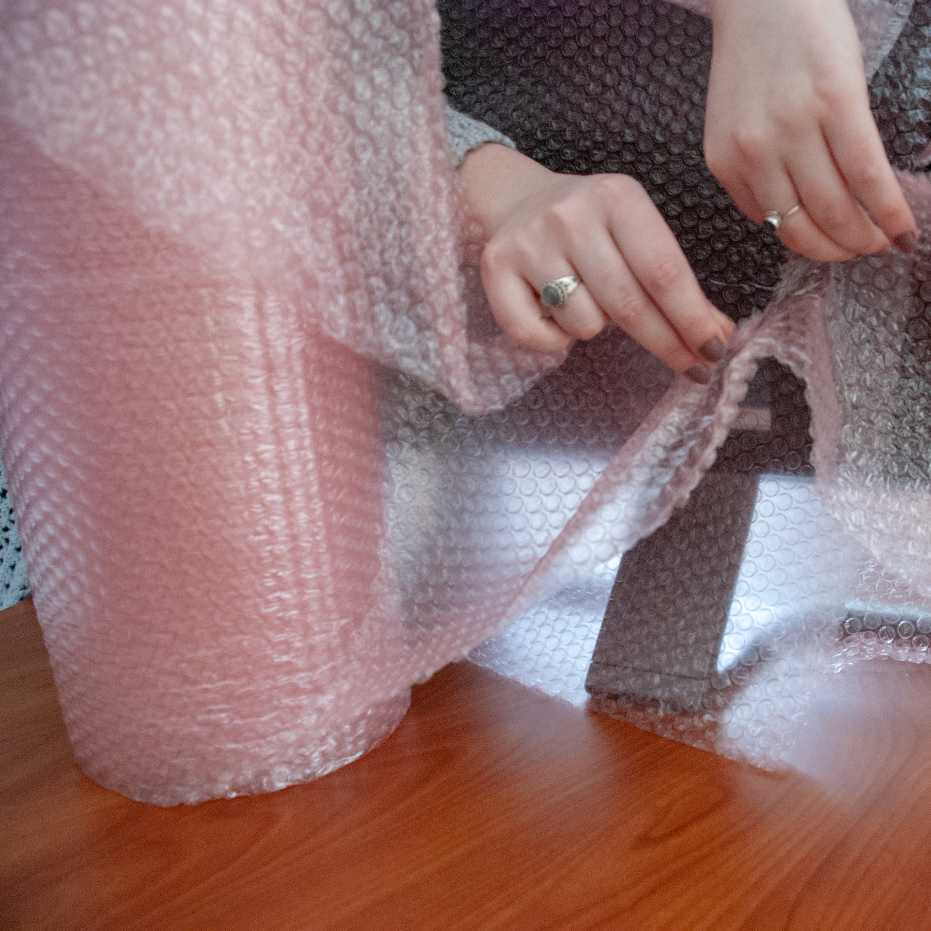 Duck Brand Anti-Static Bubble Wrap Cushioning, Extra Wide 24-Inch x  50-Feet, Pink (285793)