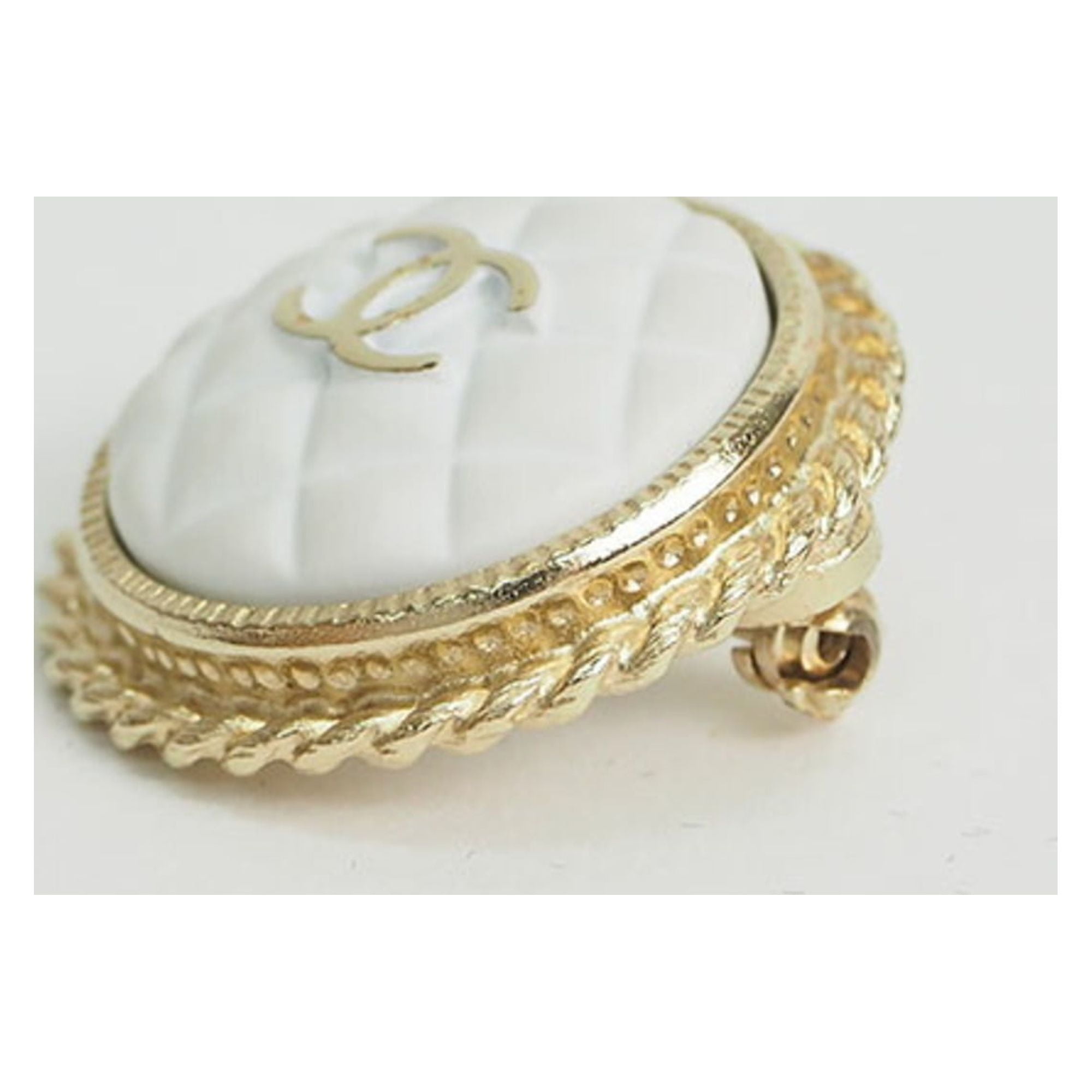 Pre-Owned Chanel CHANEL Chaina Matelasse Coco Brooch White x Gold Women's  A19C (Good)