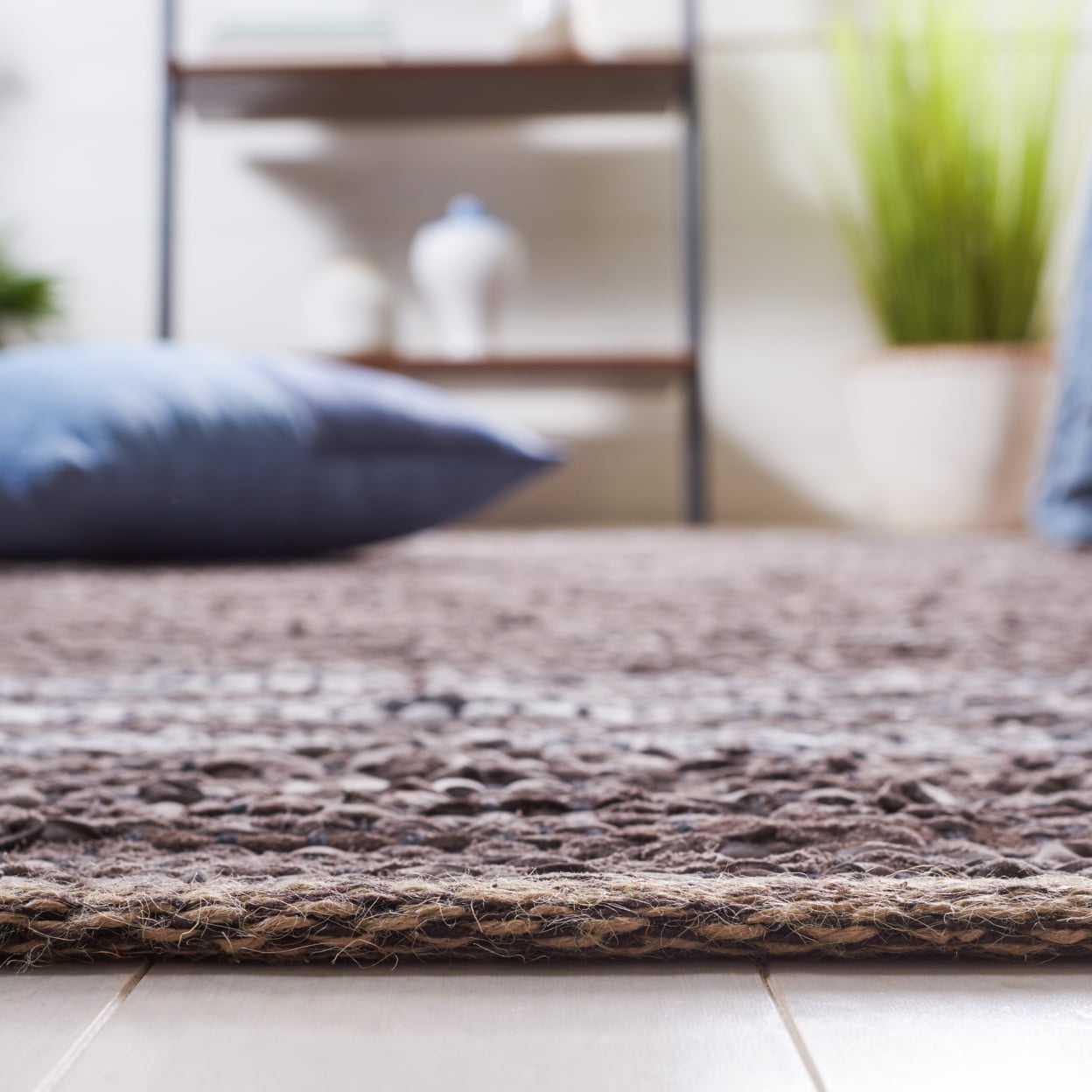 SAFAVIEH Vintage Leather Grace Striped Area Rug, Silver/Ivory, 5' x 8'