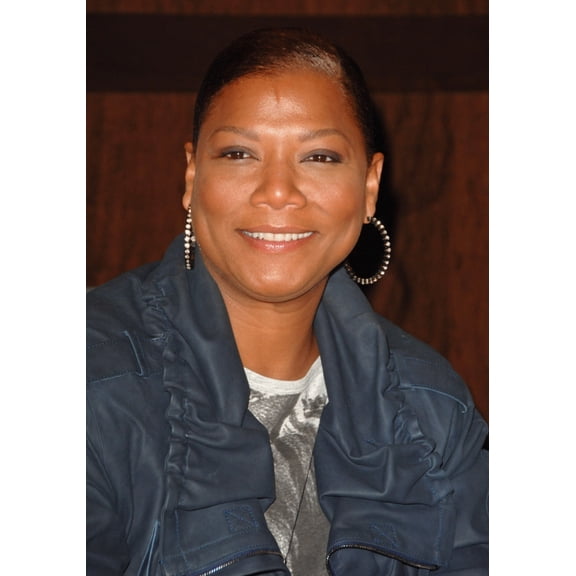 Queen Latifah At In-Store Appearance For Queen Latifah Signs Copies Of Put On Your Crown Photo Print (16 x 20)
