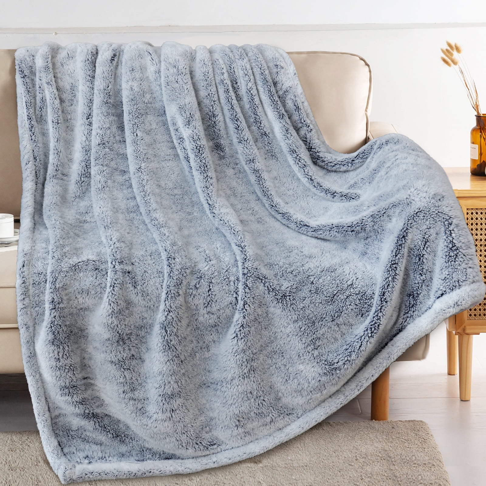 Exclusivo Mezcla Plush Extra Large Fleece Throw Blanket for Couch, Bed