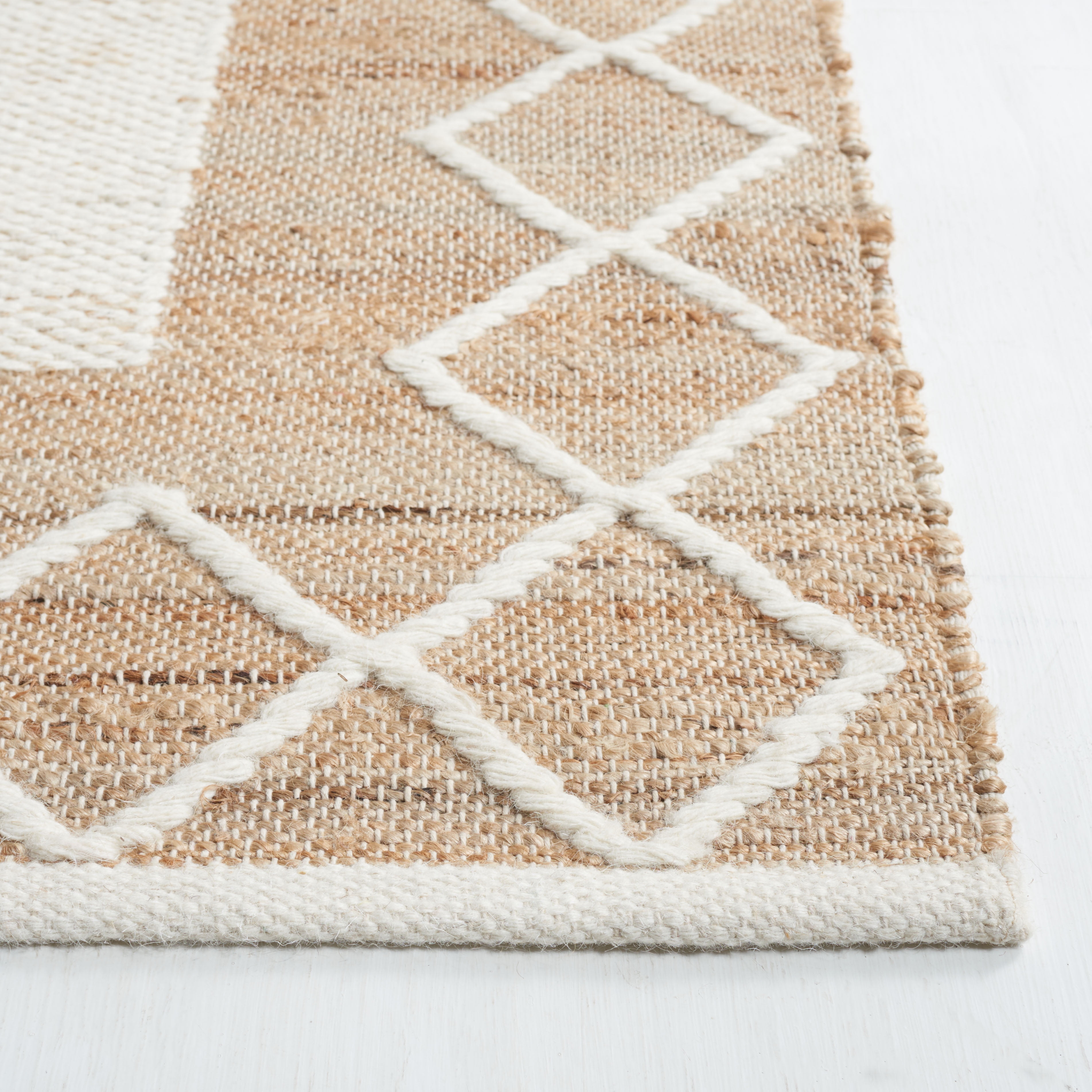 SAFAVIEH Natural Fiber Lalit Bordered Area Rug, Natural/Ivory, 5' x 8'