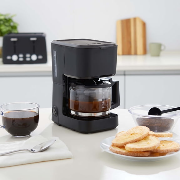Compact 5‑Cup Drip Coffee Brewer with 0.8Qt Glass Carafe, Matte Black Coffee Maker Featuring Auto Shut‑Off, Auto Pause and Removable Filter Basket for Daily Home Coffee Brewing