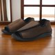thumbnail image 1 of Mujeres zapatillas diabéticas zapatillas de casa extra anchas sandalias de cierre ajustables para pies hinchados para interiores al aire libre, 1 of 9