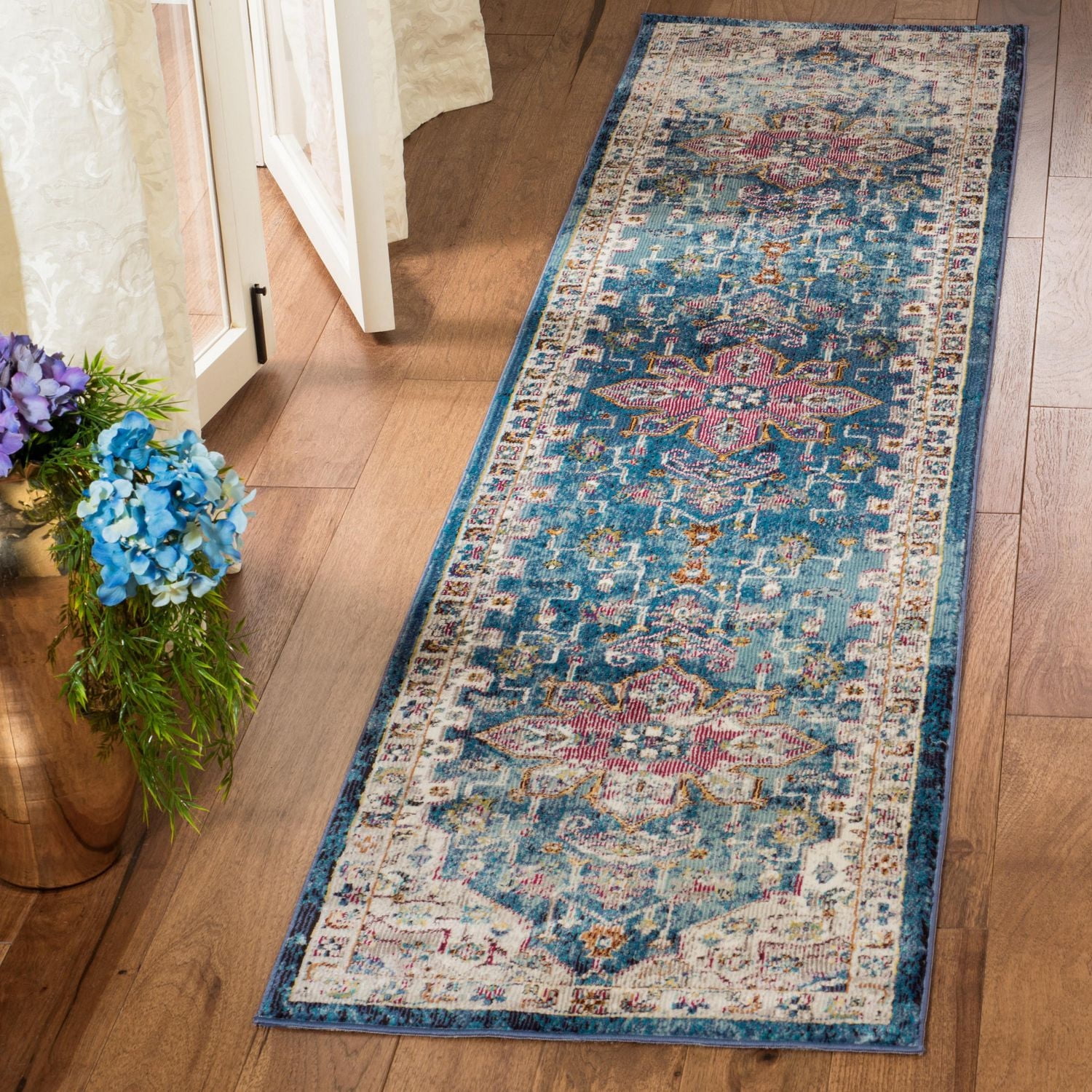 Safavieh Aria Natasa Traditional Area Rug