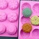 thumbnail image 4 of Moldes con forma de flor de Silicone Creations para tu próxima aventura de repostería, fácil limpieza, diseño flexible, perfectos para horno, microondas y lavavajillas, 4 of 6