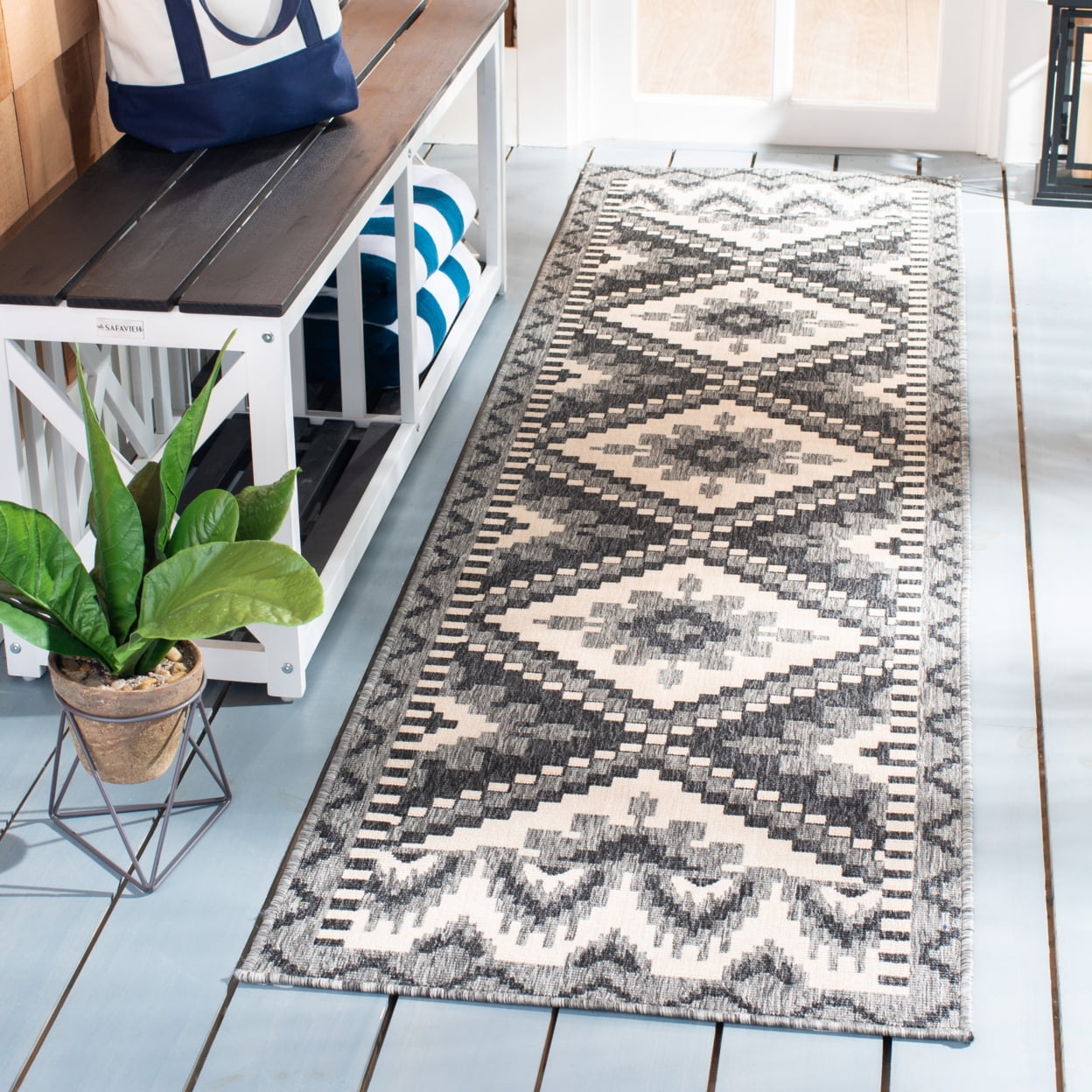 SAFAVIEH Veranda Johann Southwestern Indoor/Outdoor Area Rug, 5'3" x 7'7", Grey/Beige